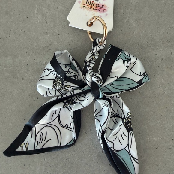 Nicole Bow Key Holder purse or bag Charm in various designs - Picture 5 of 7